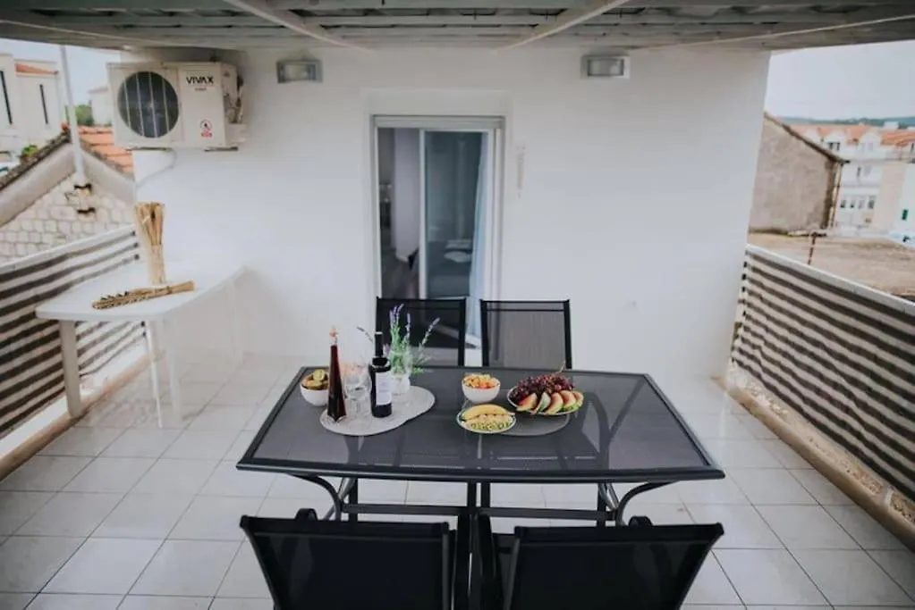 Holiday House - Lukatony With Sea View Trogir 0*,  Croacia