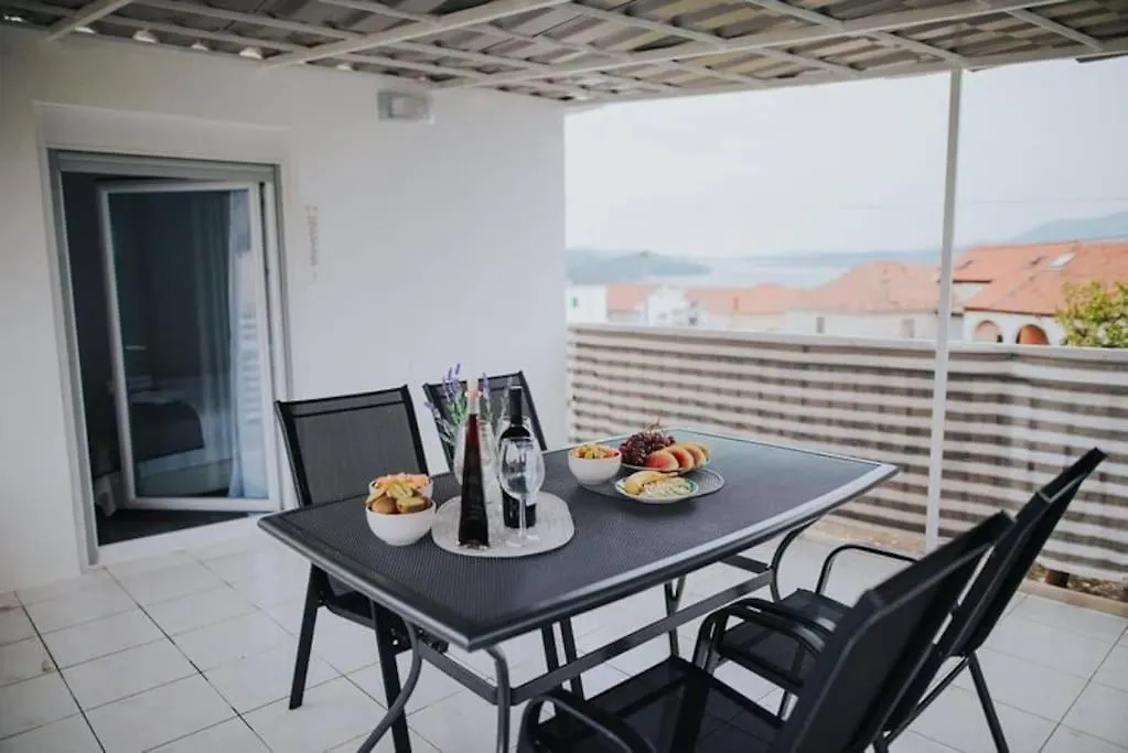 Holiday House - Lukatony With Sea View Trogir Prázdninový dům
